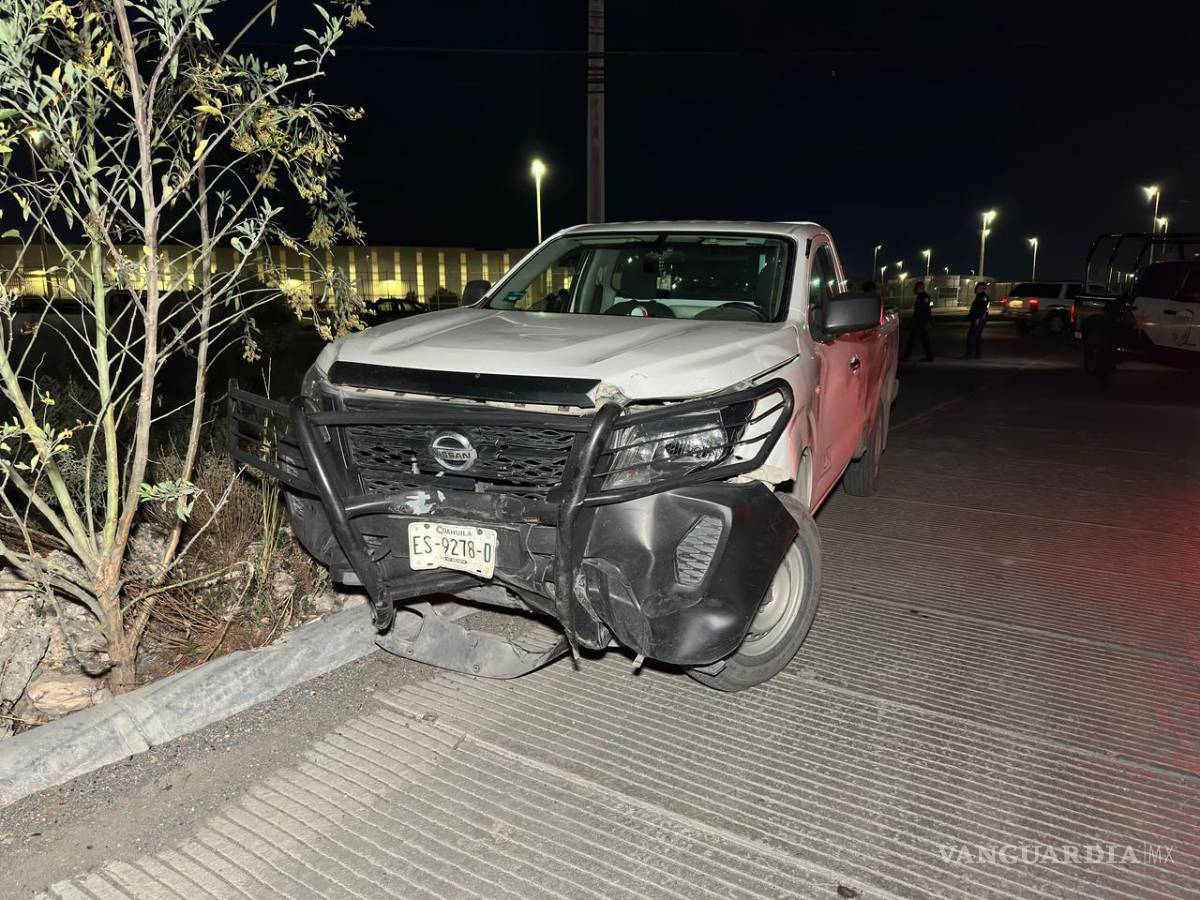 $!El conductor de la Nissan NP300 fue detenido y puesto a disposición del Ministerio Público.