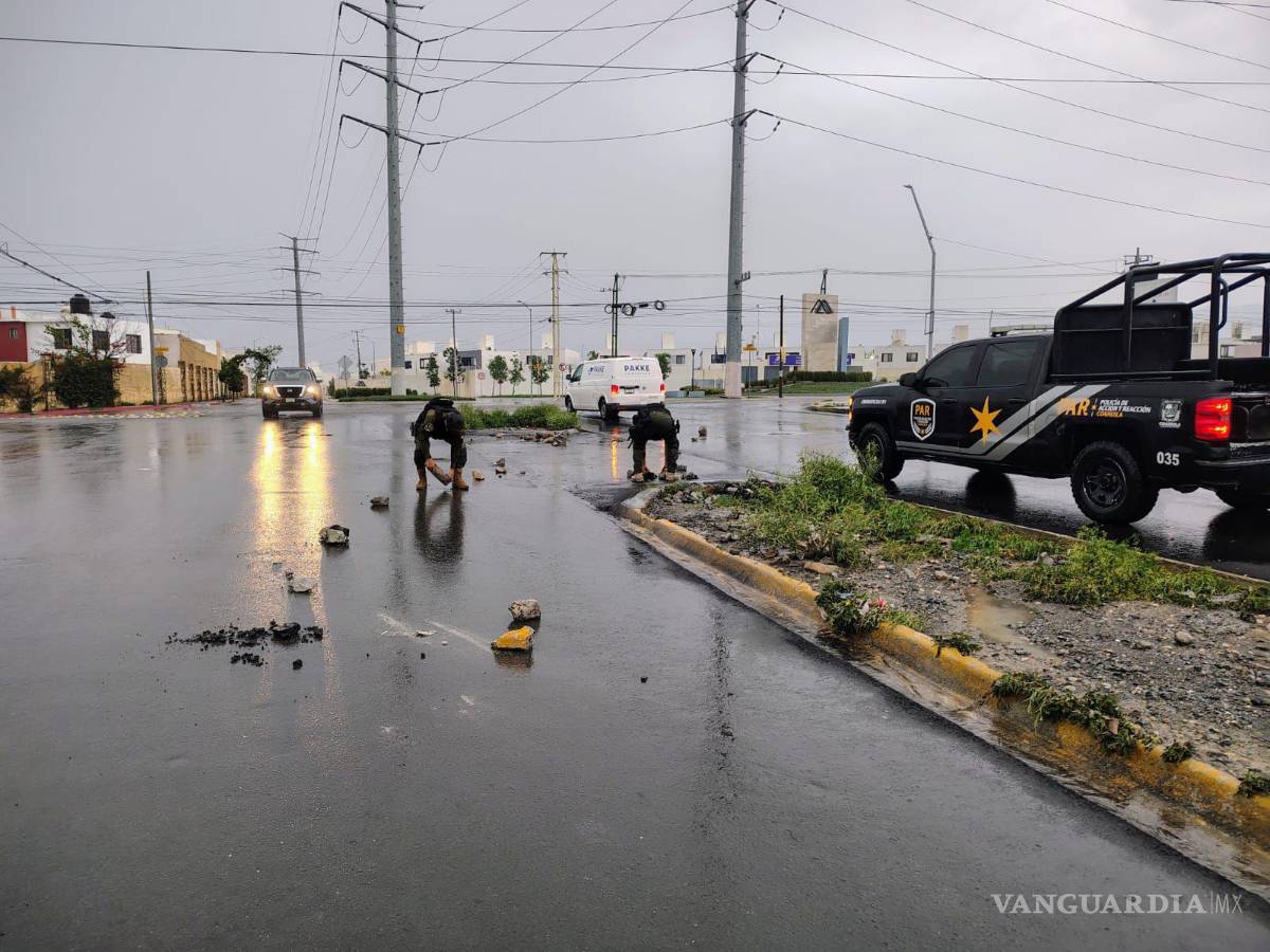 $!La corporación también apoyó en la apertura de rutas seguras para mantener el flujo vehicular en zonas no peligrosas.