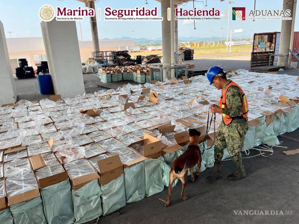 $!Aseguran cerca de 10 millones de cigarrillos apócrifos en el puerto de Lázaro Cárdenas, Michoacán