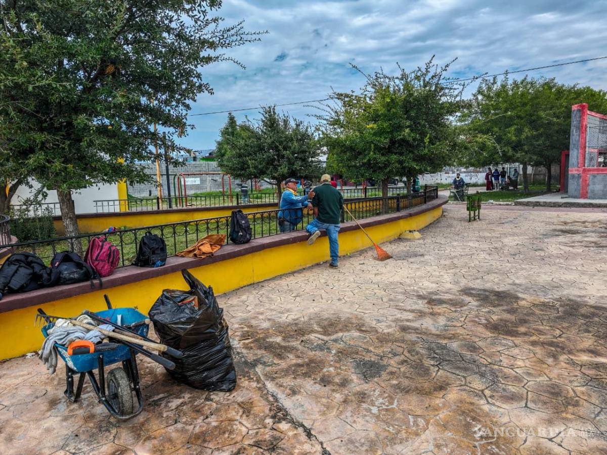 $!Los trabajos también abarcaron la limpieza de juegos infantiles y espacios deportivos utilizados por las familias del sector.
