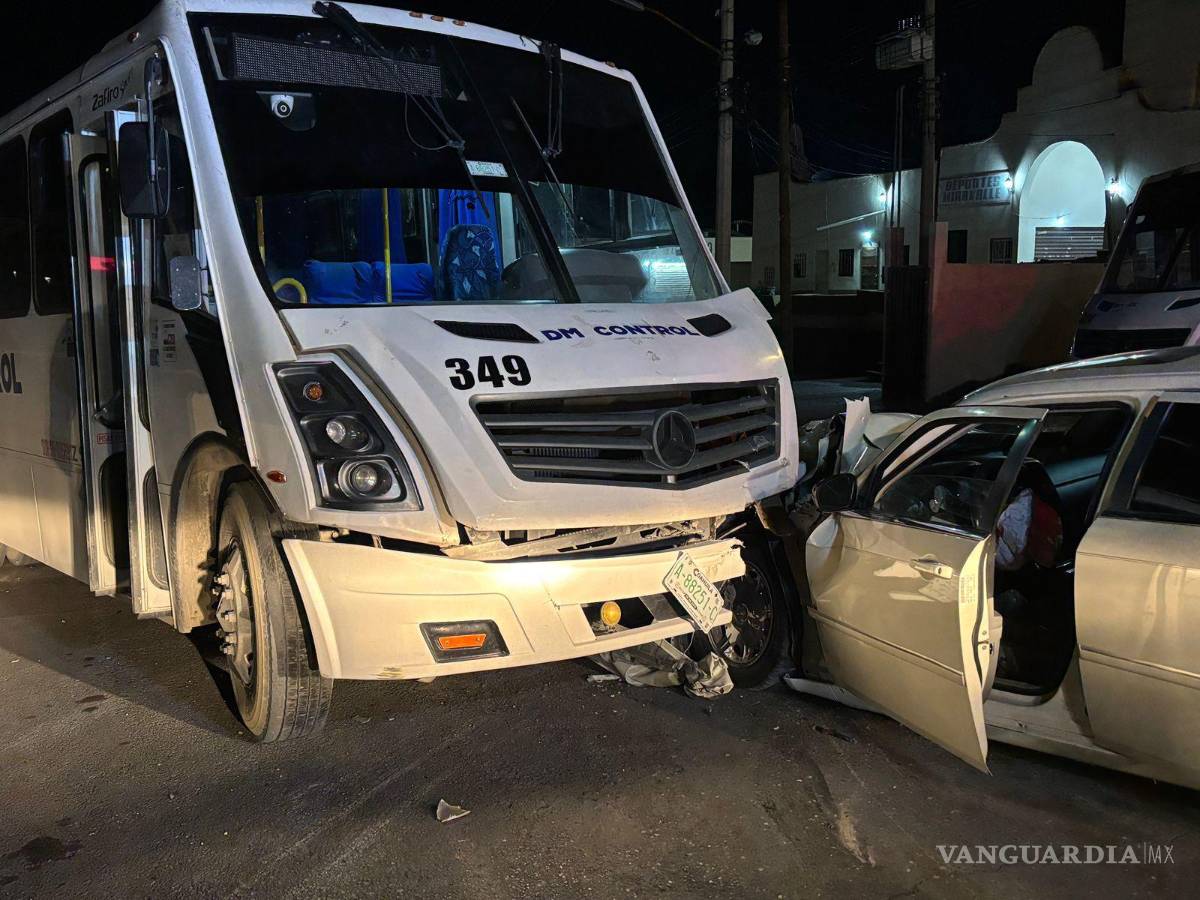 $!Ambas unidades fueron remolcadas a un corralón tras el percance.