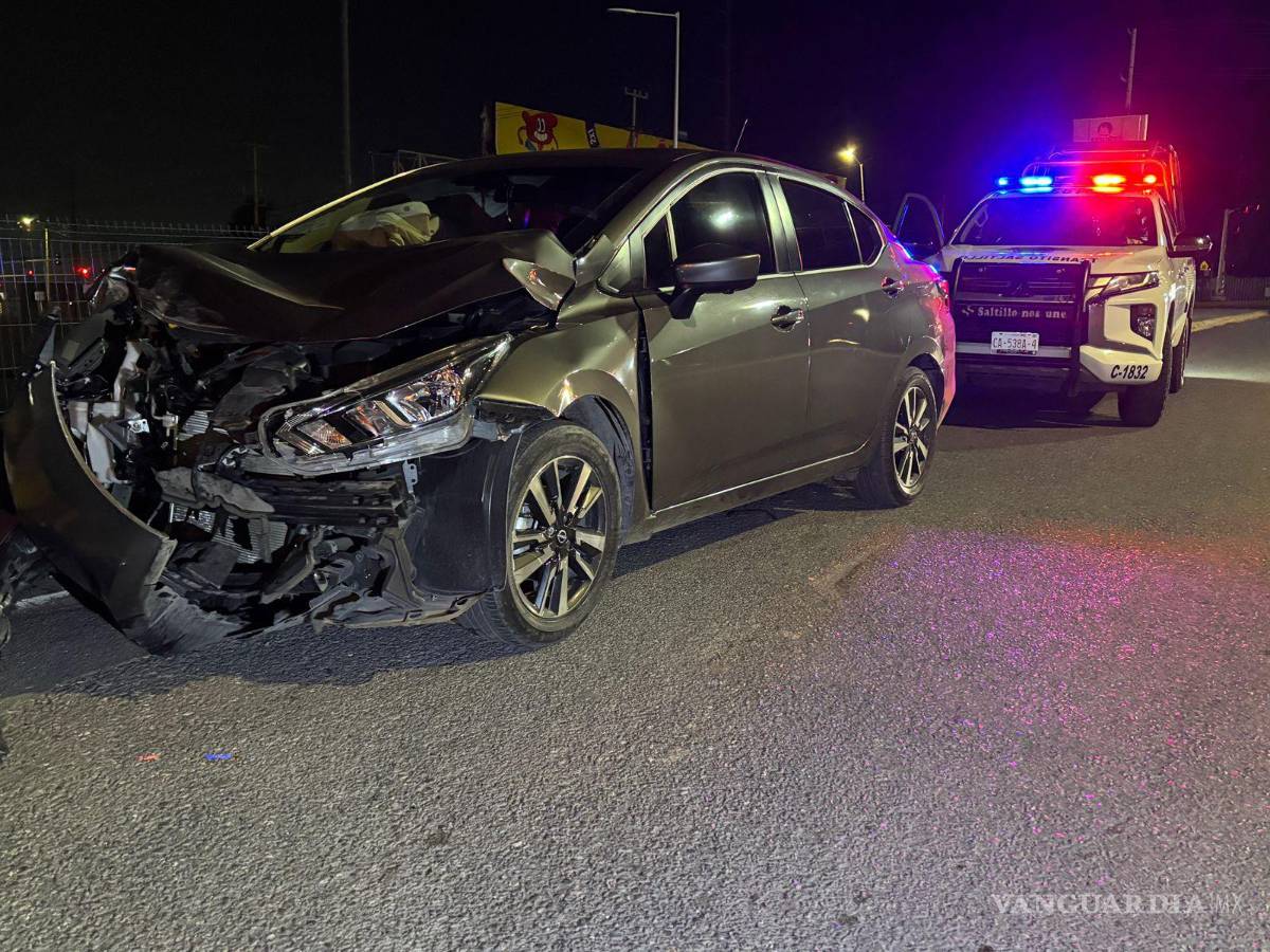 $!Elementos de Tránsito Municipal acudieron al lugar tras el reporte del choque.