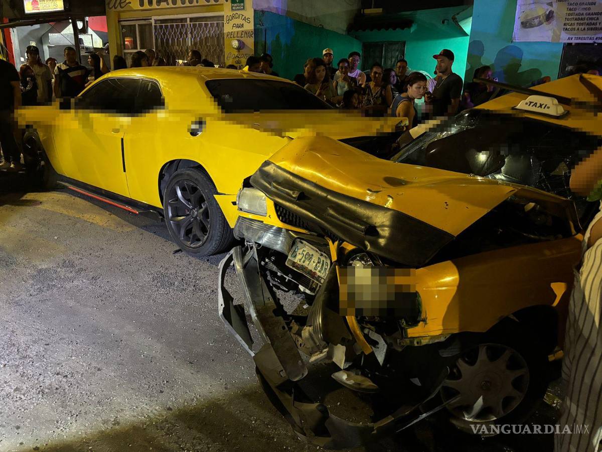 $!Autoridades y familiares dialogaron en el lugar del accidente.