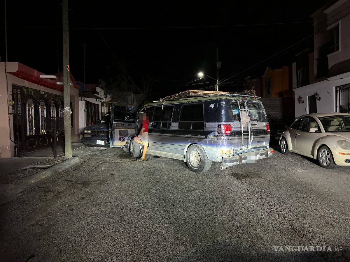 $!El conductor fue retenido por vecinos tras intentar huir de la escena.