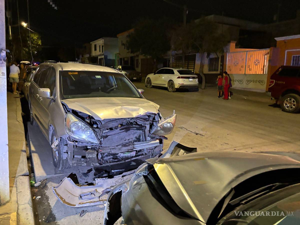 $!El accidente ocurrió en la intersección de Otilio González y Los Nogales, cerca de la medianoche.