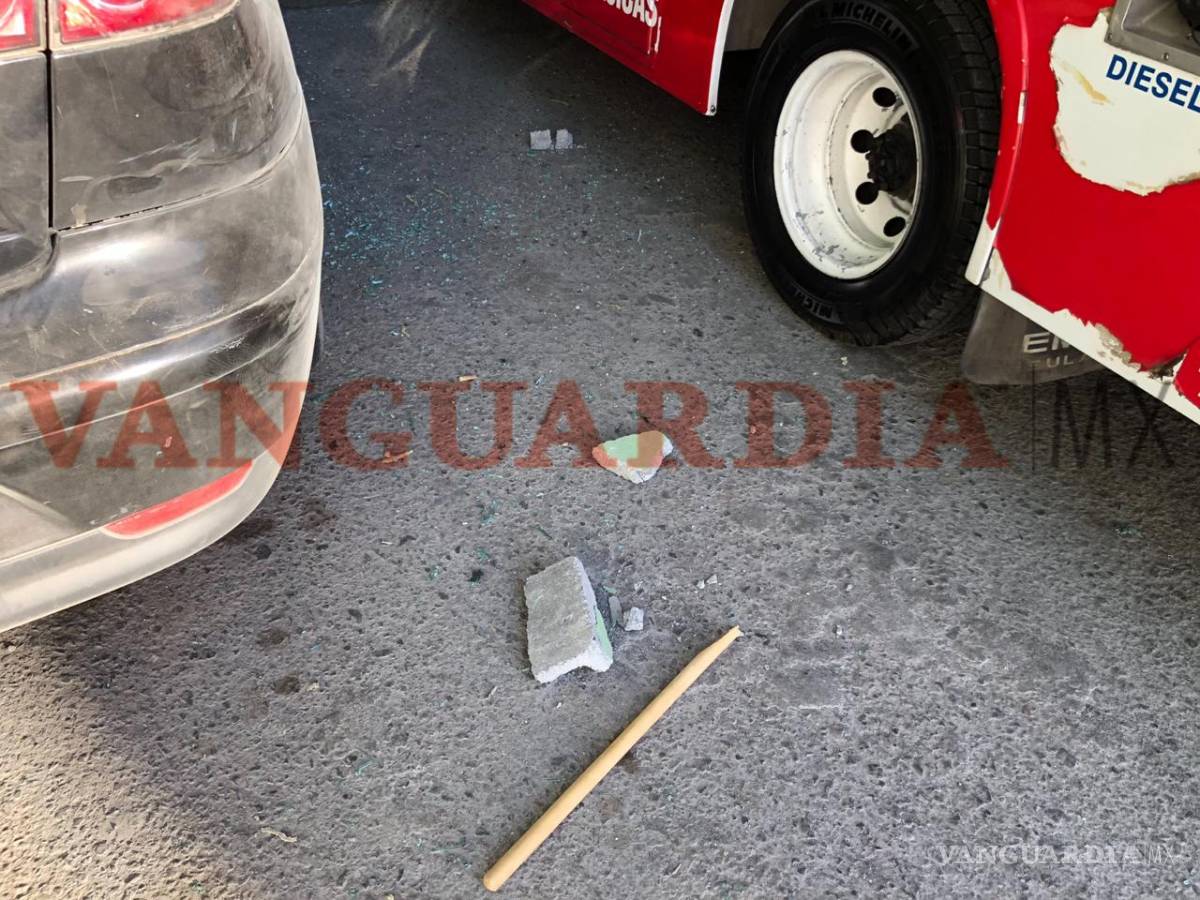 $!Pareja llega a los golpes y arman zafarrancho en calle de la colonia de Saltillo