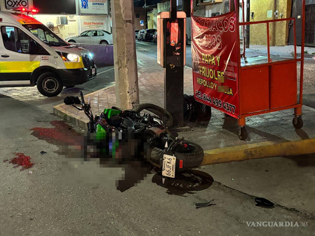 $!La motocicleta fue asegurada y trasladada por Tránsito Municipal a un corralón.