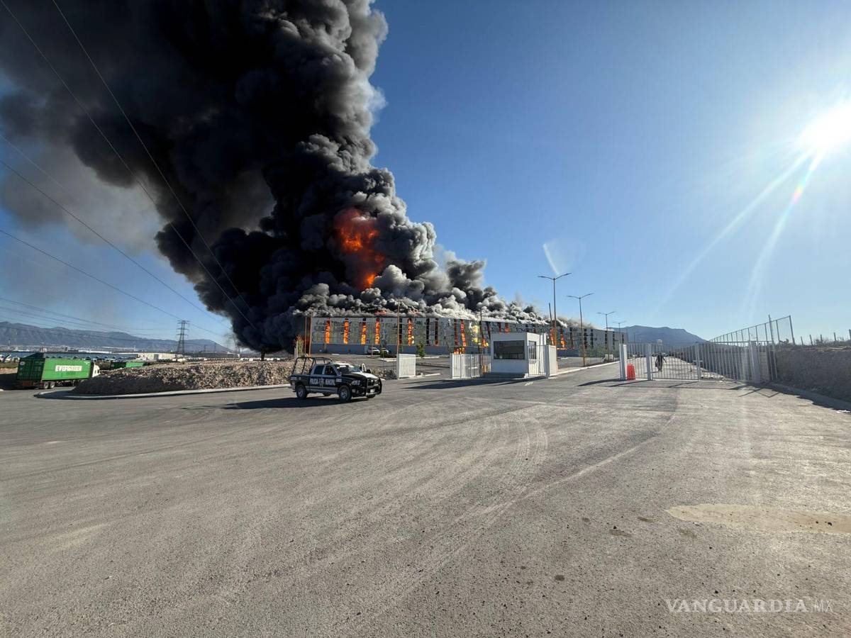 $!La planta de Daimay Automotive Interior fue consumida en su totalidad por el fuego.