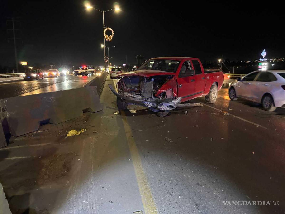 $!Oficiales de Tránsito trabajando para evitar nuevos accidentes.