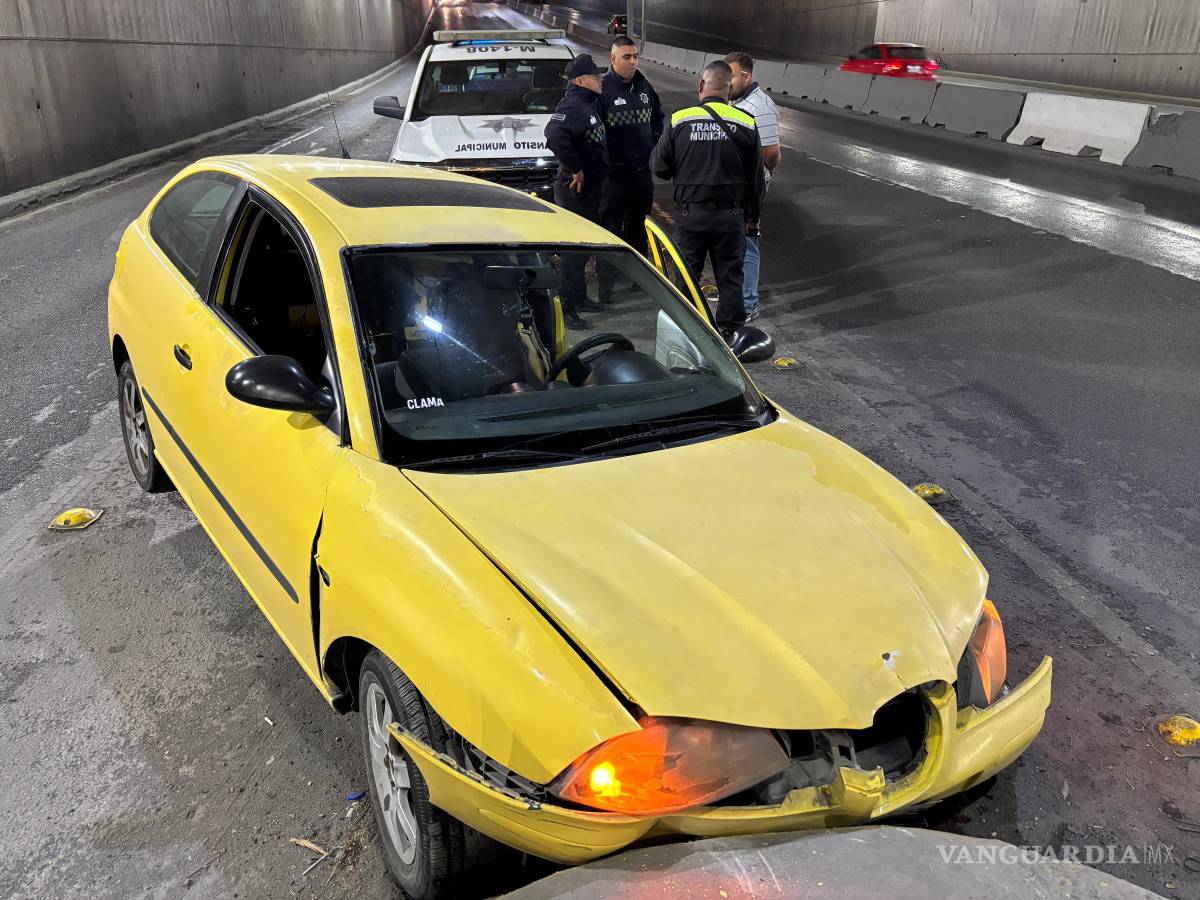 $!El conductor fue asegurado por elementos de Tránsito Municipal luego de que se le detectara aliento alcohólico tras el accidente.