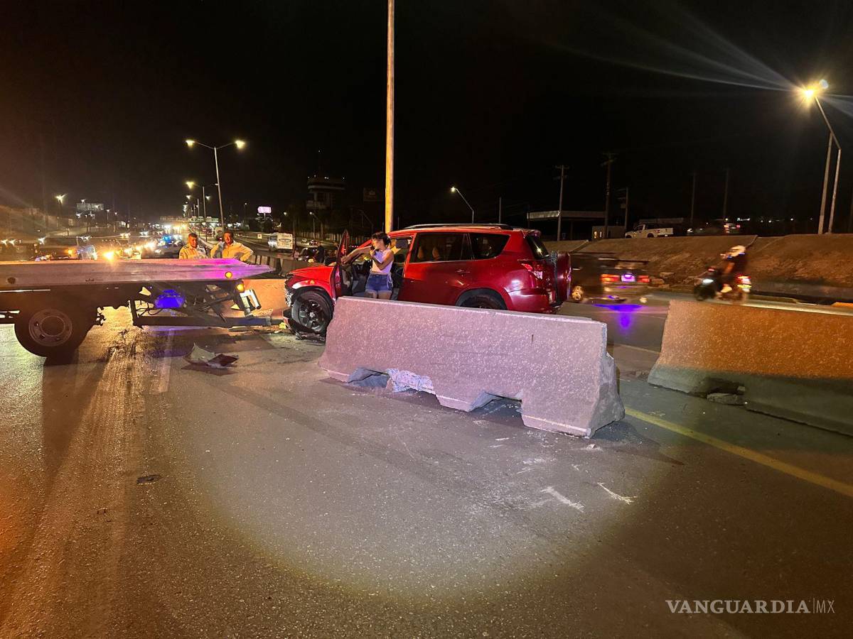 $!La camioneta involucrada fue remolcada hacia un corralón municipal, donde permanecerá hasta que se resuelvan los daños ocasionados.