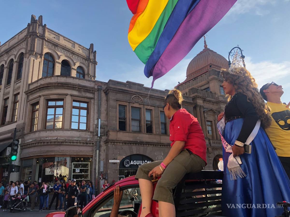 $!Saltillo se llena de arcoiris; desfile LGBTTI+ se extiende por las principales calles de la ciudad