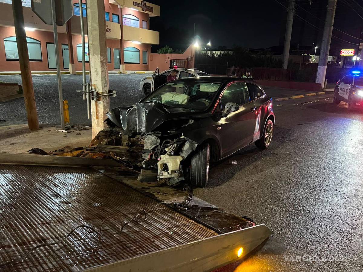 $!Paramédicos de la Cruz Roja acudieron al sitio del percance luego del reporte al Sistema de Emergencias 911, brindando atención médica al joven antes de su traslado a un hospital de la ciudad.