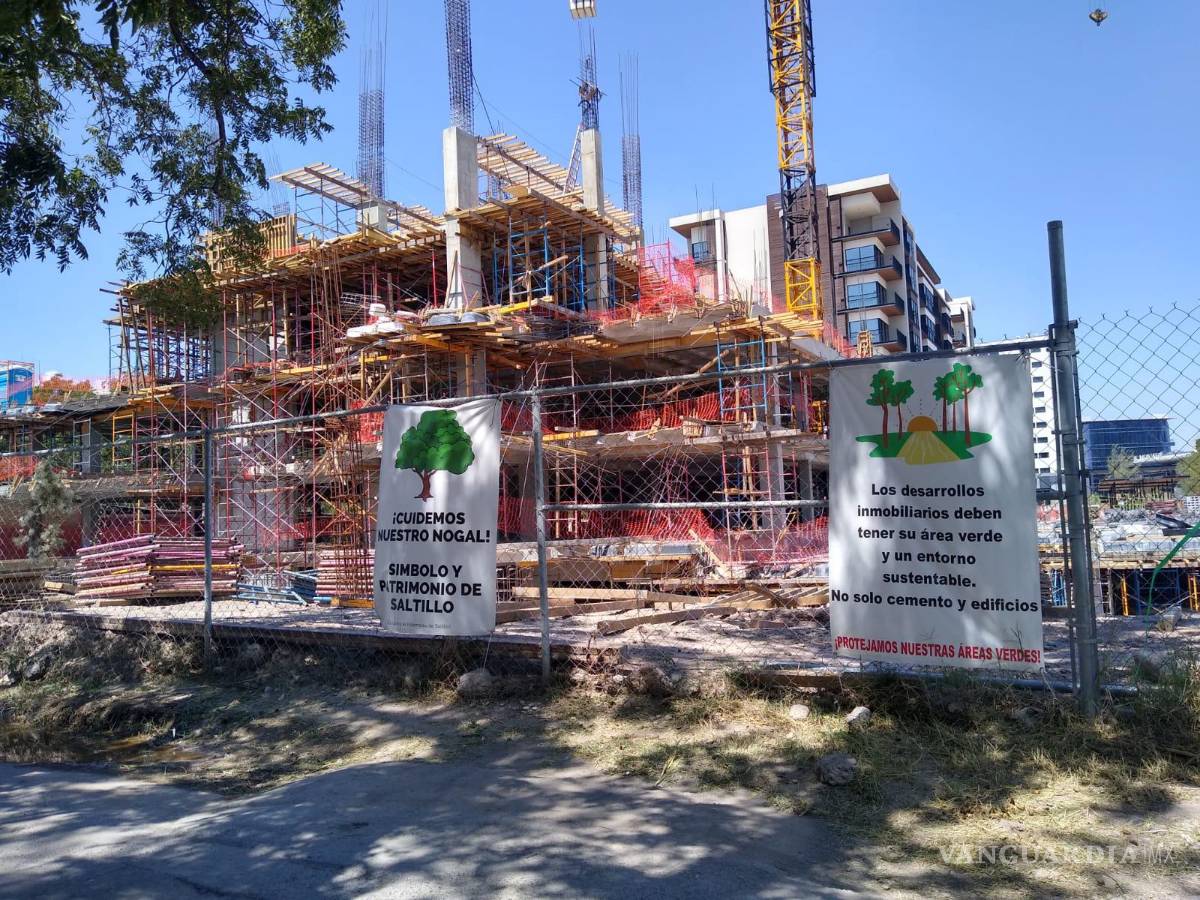 $!Las mantas se pueden observar en la calle Sauce, las cuales fueron colocadas por vecinos de las colonias Jardín y Los Ángeles.