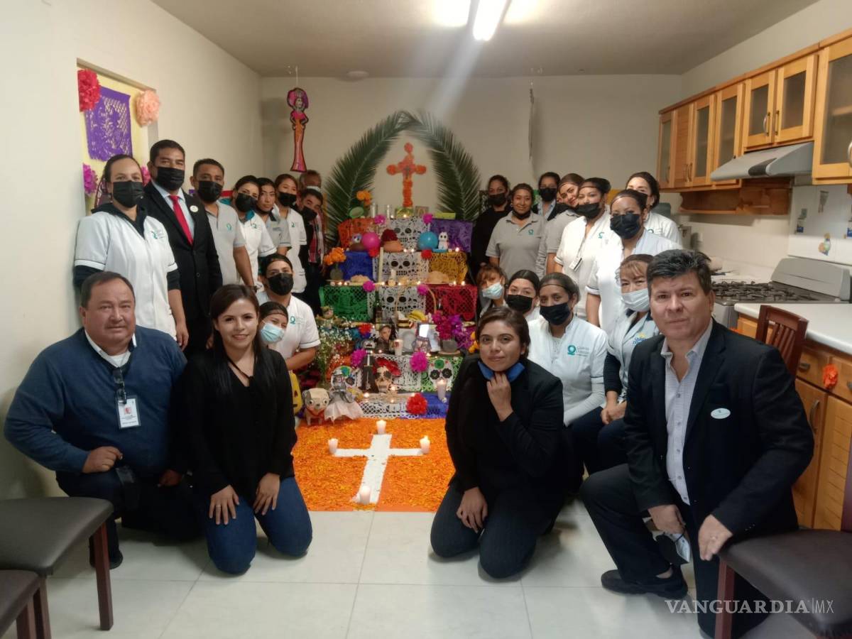 $!¿Ya viste estos altares en Saltillo? Dedicados a familiares, Walt Disney, Juan Gabriel, Cri-Cri y más (Fotos)