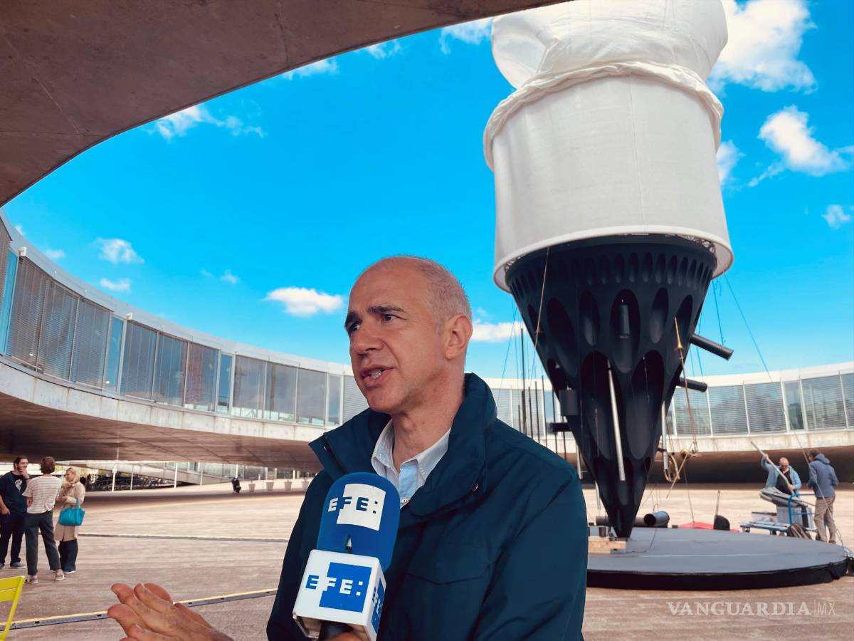 $!Beat Gysin, creador de un nuevo instrumento musical, el más grande que se haya construido y que alcanza los 45 metros de alto.