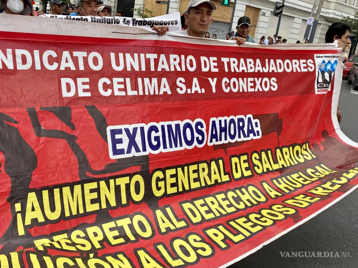 $!Manifestantes protestan en Perú.