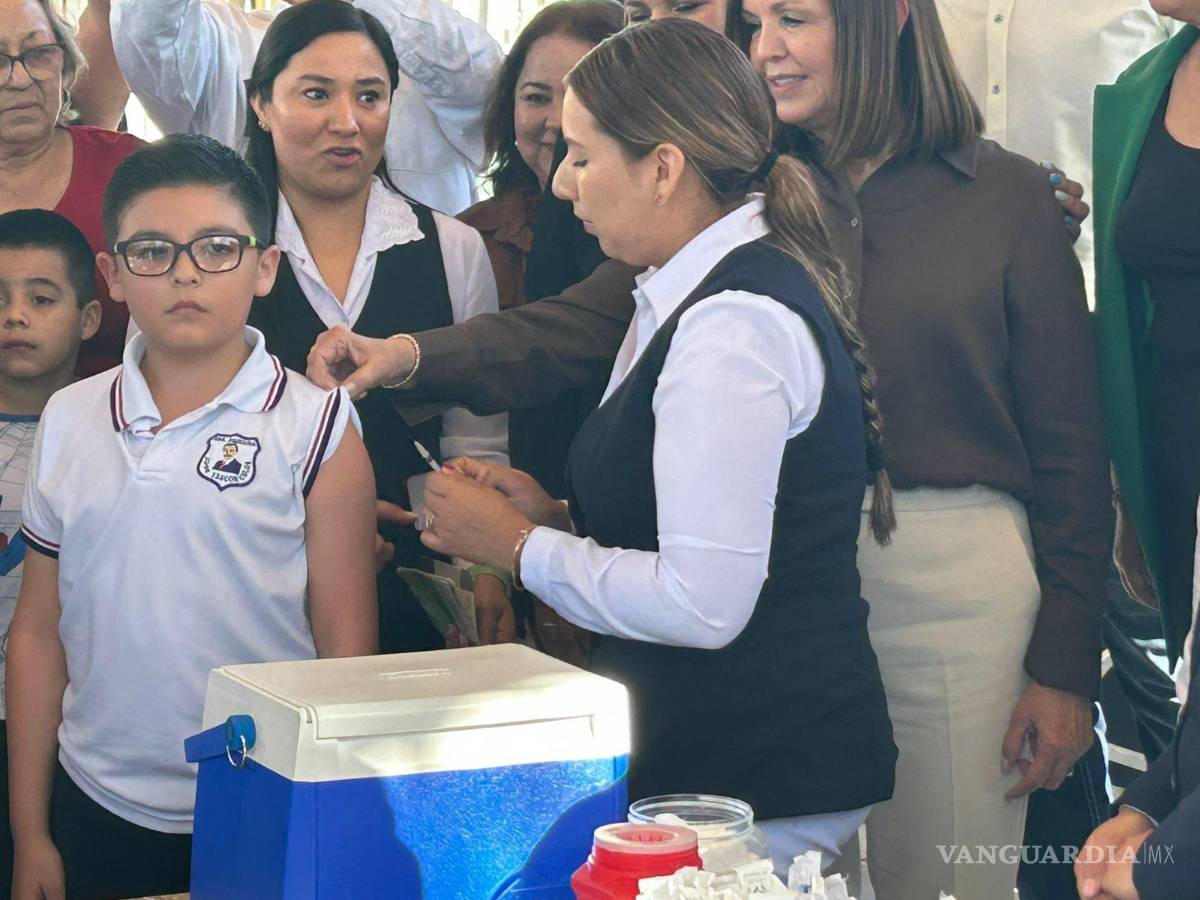 $!Brigadas de salud recorren casa por casa en municipios como Monclova y Frontera para revisar cartillas y aplicar dosis faltantes.