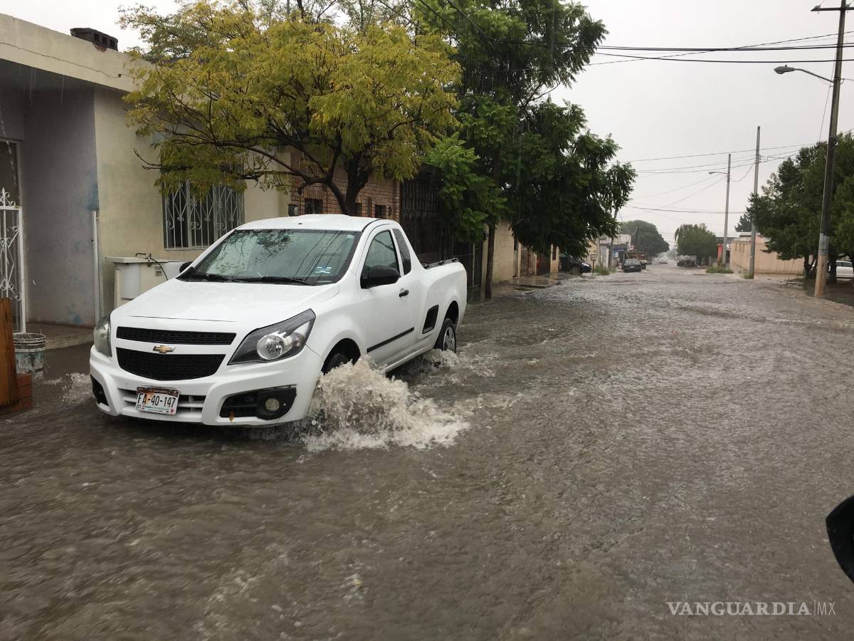 $!Otro día de fuertes lluvias en Saltillo