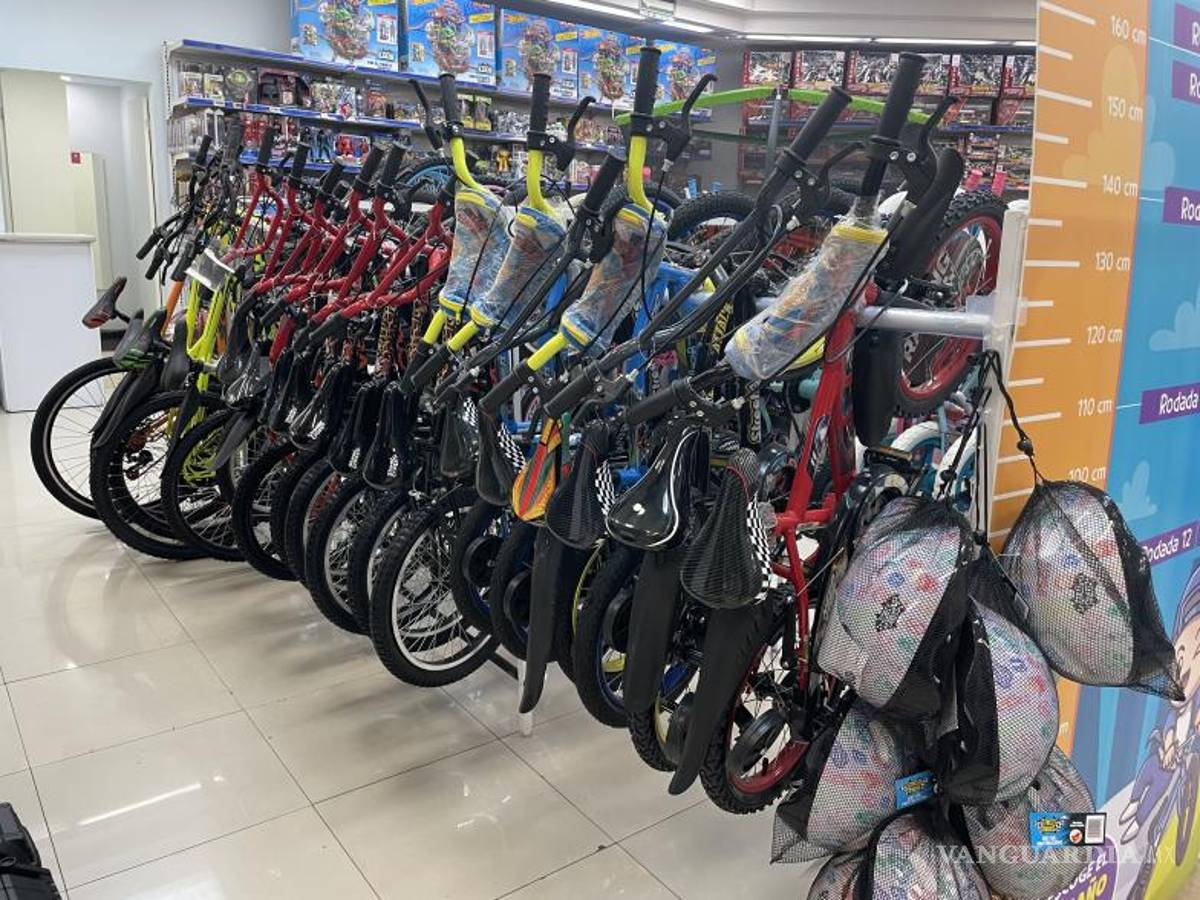$!Las casitas de muñecas, videojuegos y bicicletas los juguetes más costosos y solicitados.