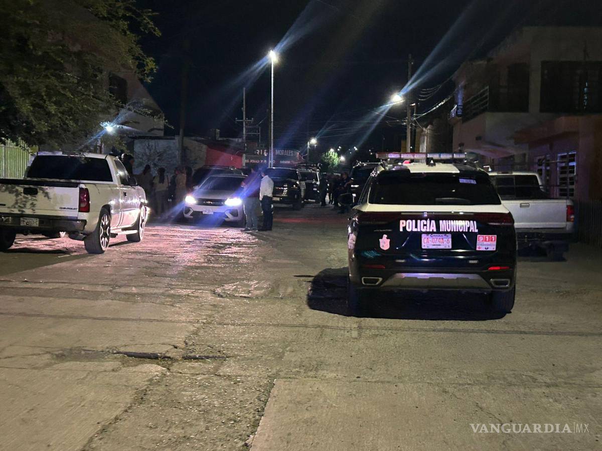 $!Corporaciones de seguridad participaron en el operativo realizado en el centro de rehabilitación de Monclova, donde fueron retiradas las personas que permanecían internadas.