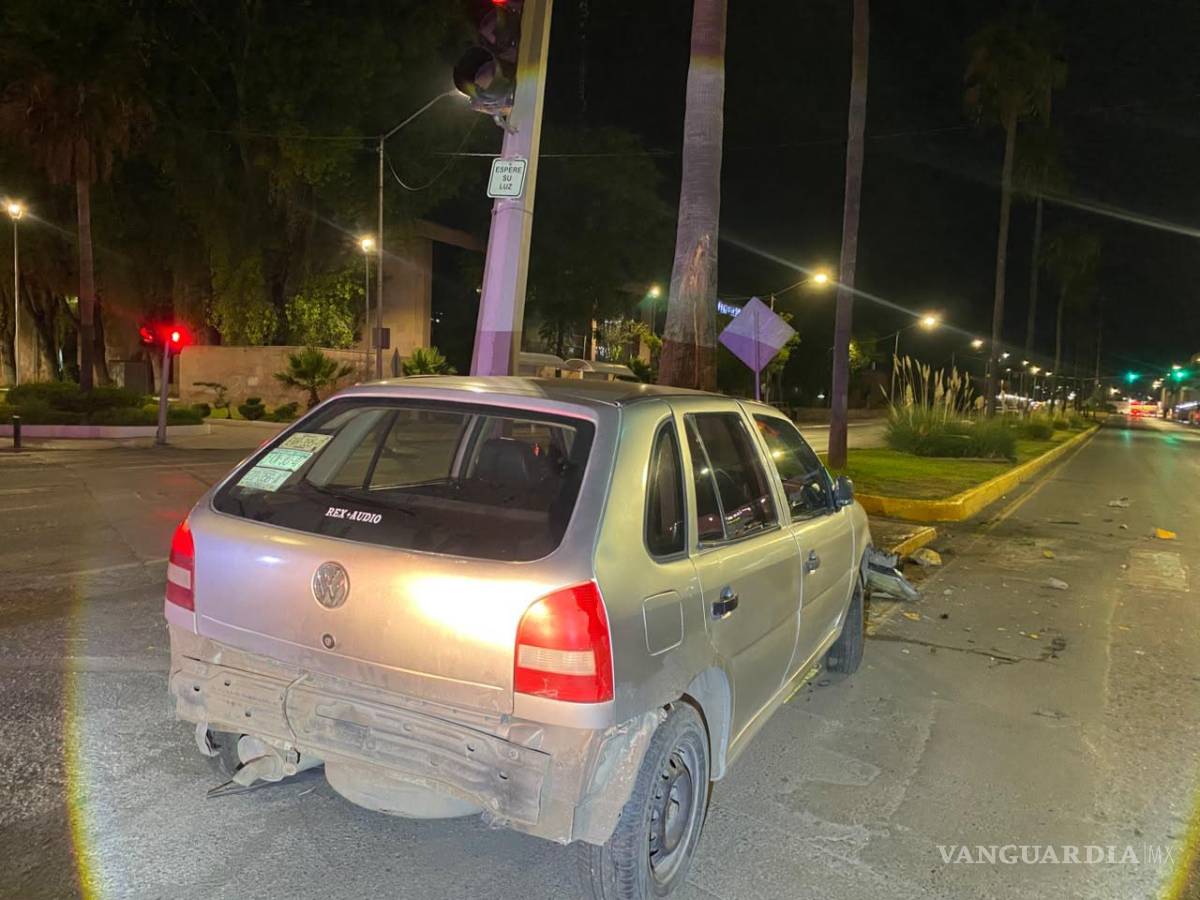 $!El accidente ocurrió durante la madrugada en el cruce de Francisco Coss y Álvaro Obregón.