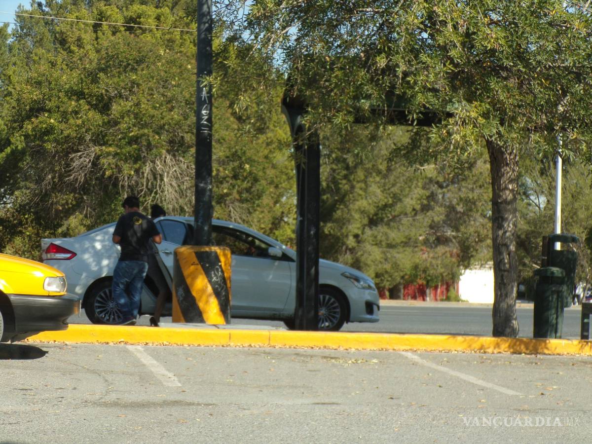 $!Salen taxistas de Saltillo a la caza de choferes de InDriver y Uber