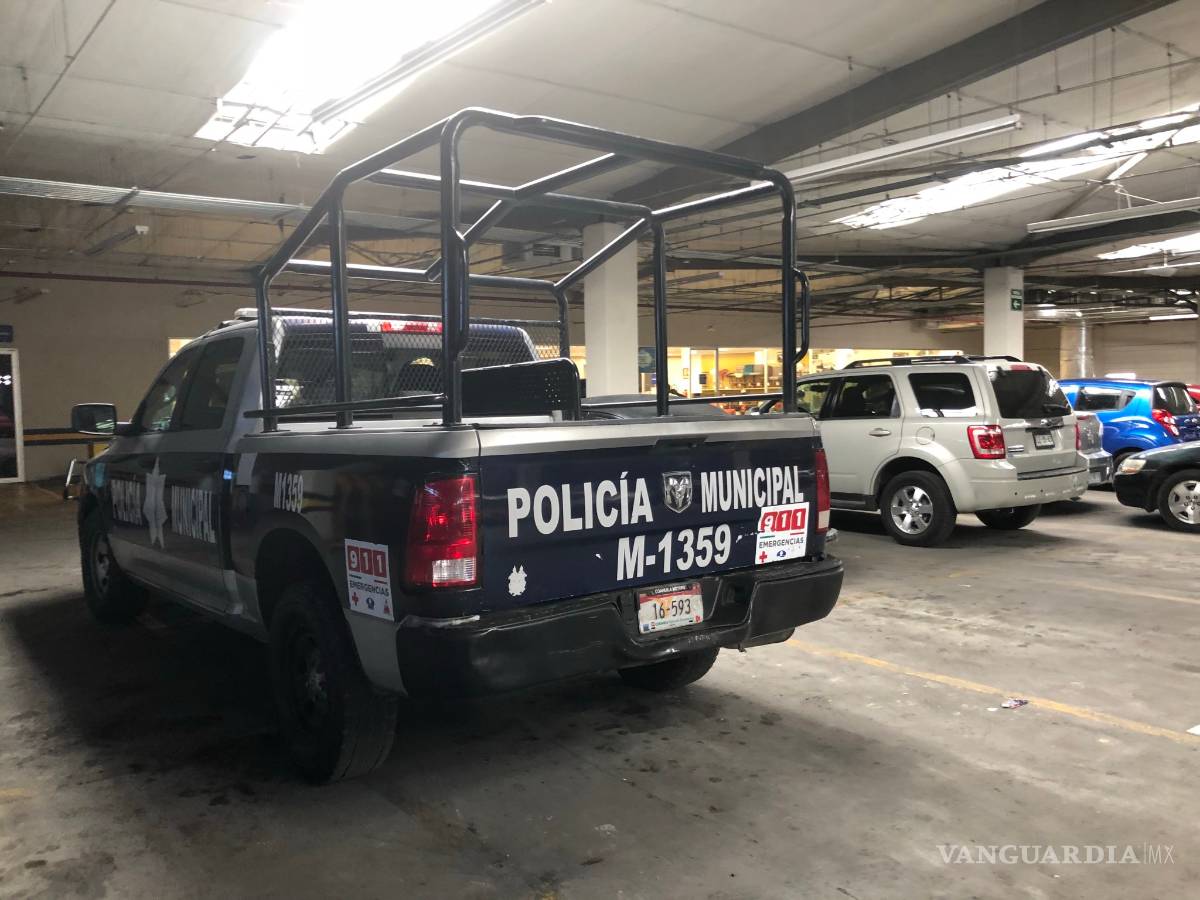 $!Ladrones acuchillan a ‘héroe’ que los perseguía