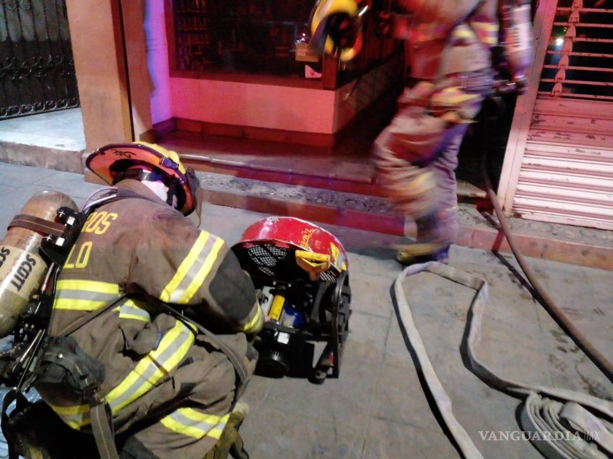 $!Cerca de 2 horas duraron los trabajos de combate y enfriamiento de “La Potranca” por parte de bomberos.