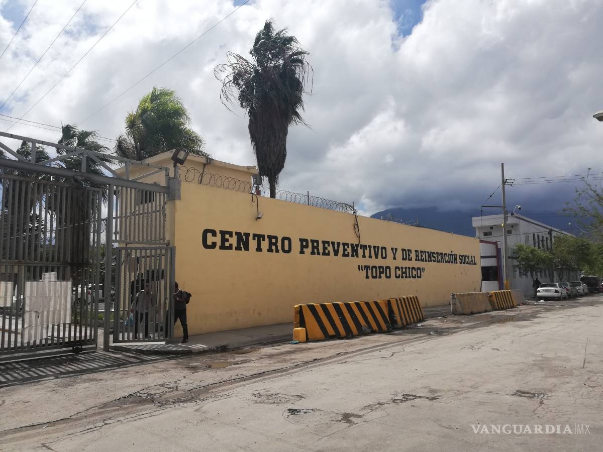 $!¡Adiós Penal de Topo Chico! Entre amenazas y polémica asiste 'El Bronco' a clausura