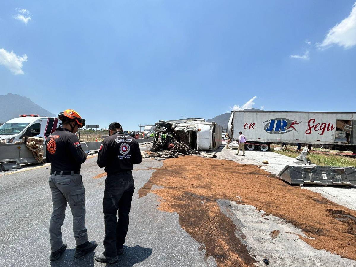 $!El accidente se reportó cerca de la caseta de cobro en Santa Catarina.