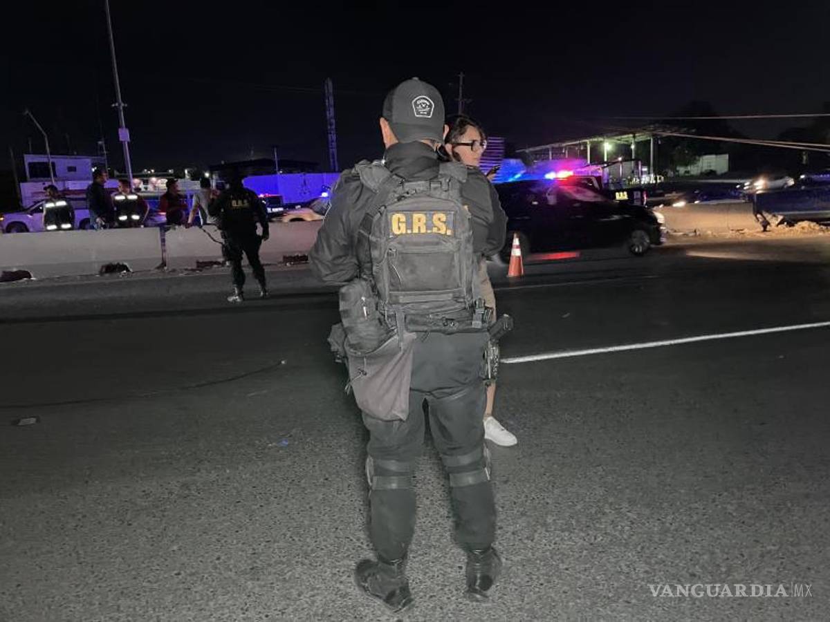 $!Ciudadanos grabaron el paso del tráiler en su huida, lo que podría ayudar a las autoridades a identificar al responsable.