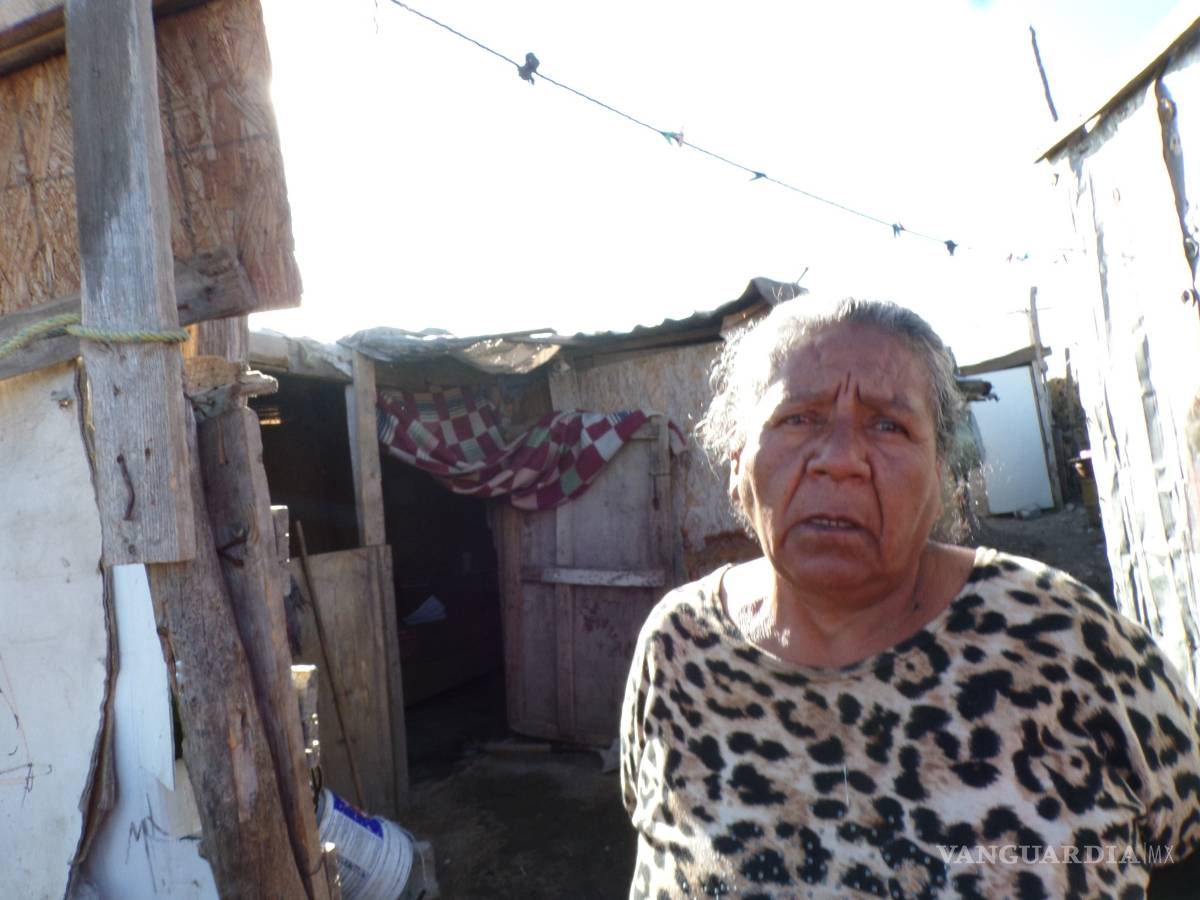 $!Con pancartas sectores marginados de Saltillo salen a reclamar por recorte al presupuesto para Coahuila