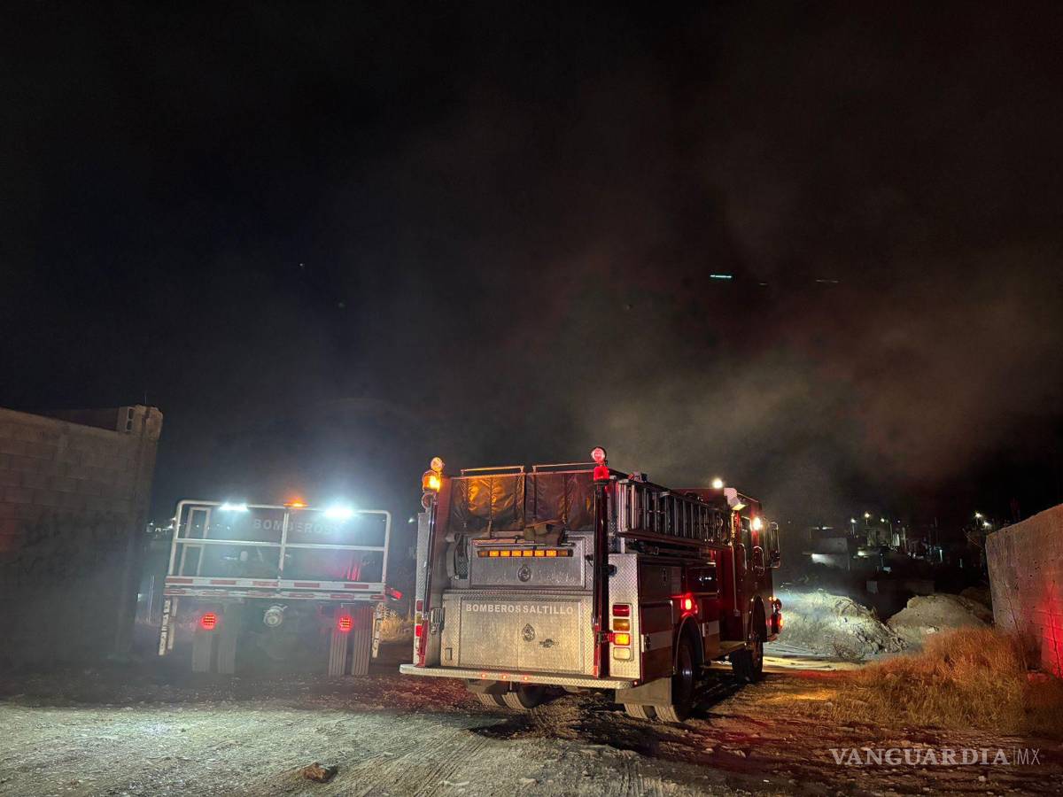 $!Los habitantes del tejabán lograron ponerse a salvo antes de que las llamas lo consumieran.