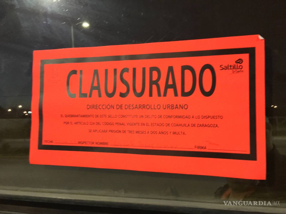 $!Clausuran bares al norte de Saltillo; se genera caos vial
