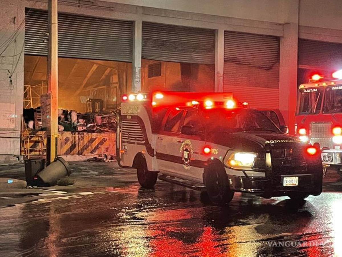 $!Esta es la tercera ocasión en menos de una semana que se siniestran las bodegas, ubicadas en el cruce del Libramiento Óscar Flores Tapia.