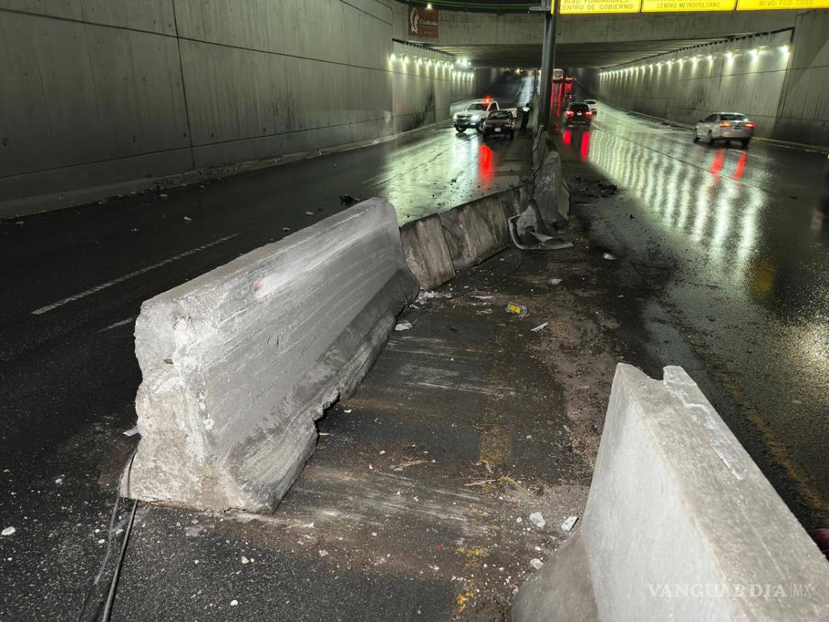 $!Aunque el percance causó daños materiales de consideración y afectaciones momentáneas a la circulación, las autoridades informaron que no hubo personas lesionadas de gravedad tras el accidente.