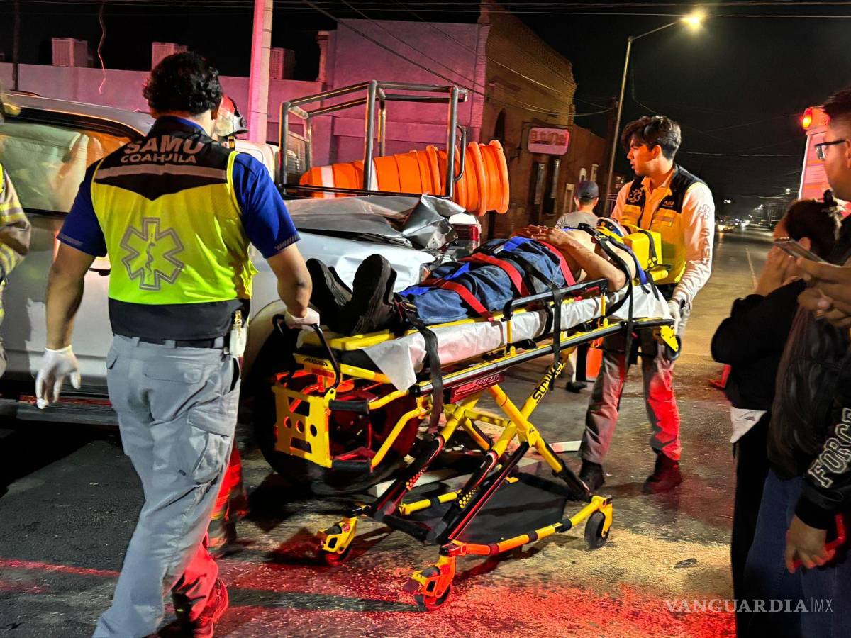 $!Los lesionados fueron trasladados en ambulancias del SAMU a la clínica número dos del IMSS para recibir atención médica especializada.