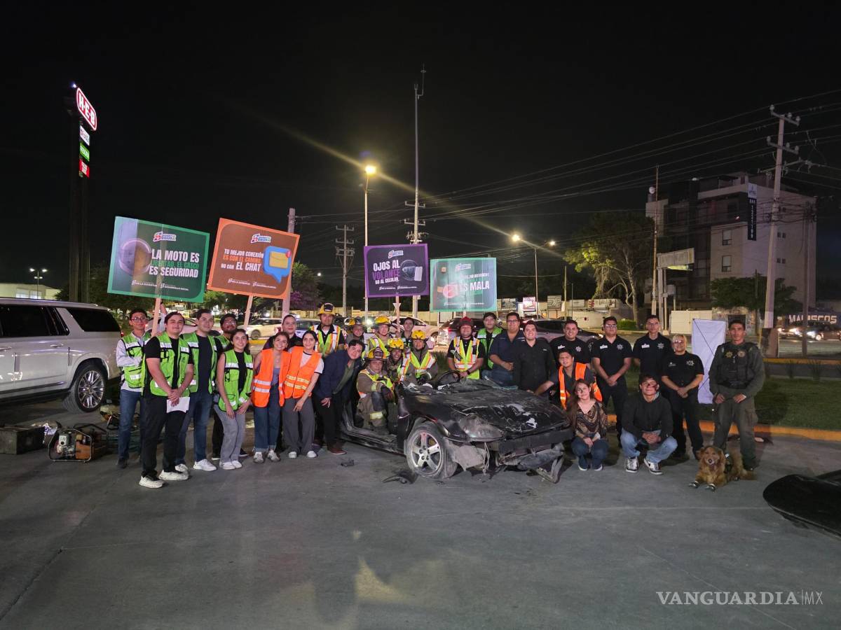 $!Bomberos, estudiantes y personal municipal participaron en la actividad, donde también se entregó información sobre conducción responsable y seguridad vial.