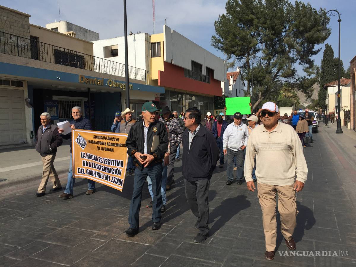 $!Marchan en Saltillo profesores en huelga