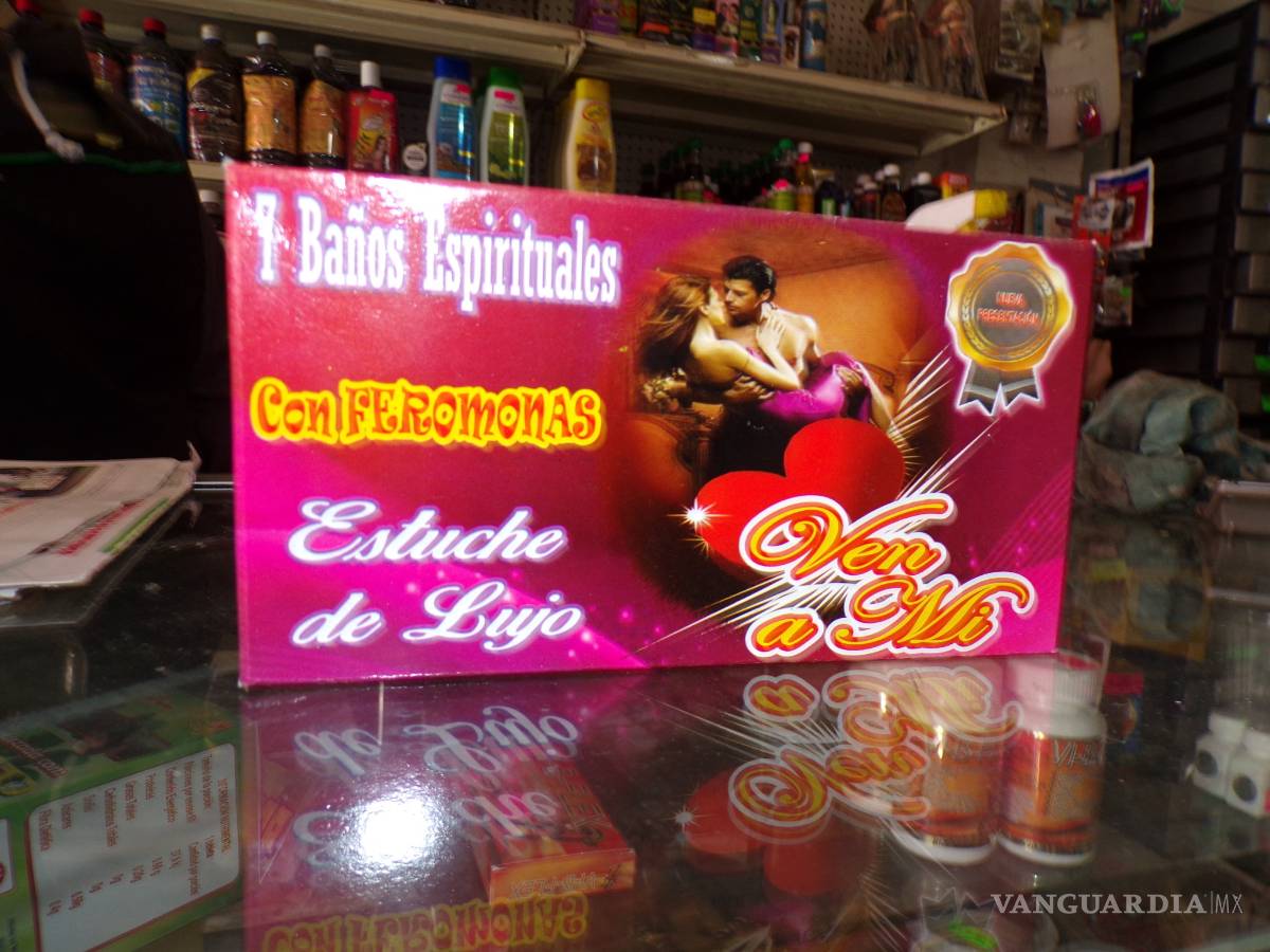 $!Buscan saltillenses atraer el amor con hechizos