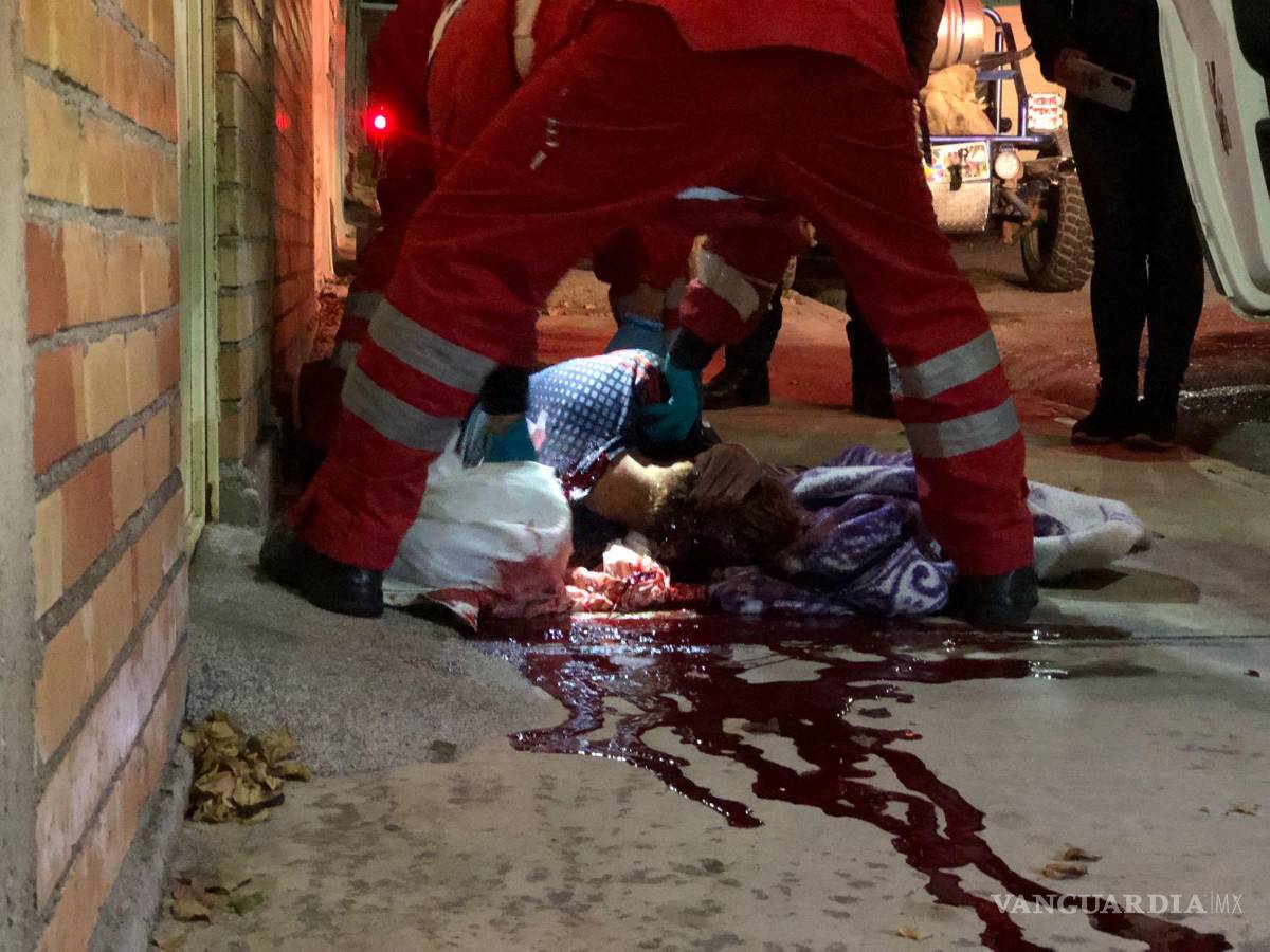 $!El joven terminó el el pavimento y con una gran herida.