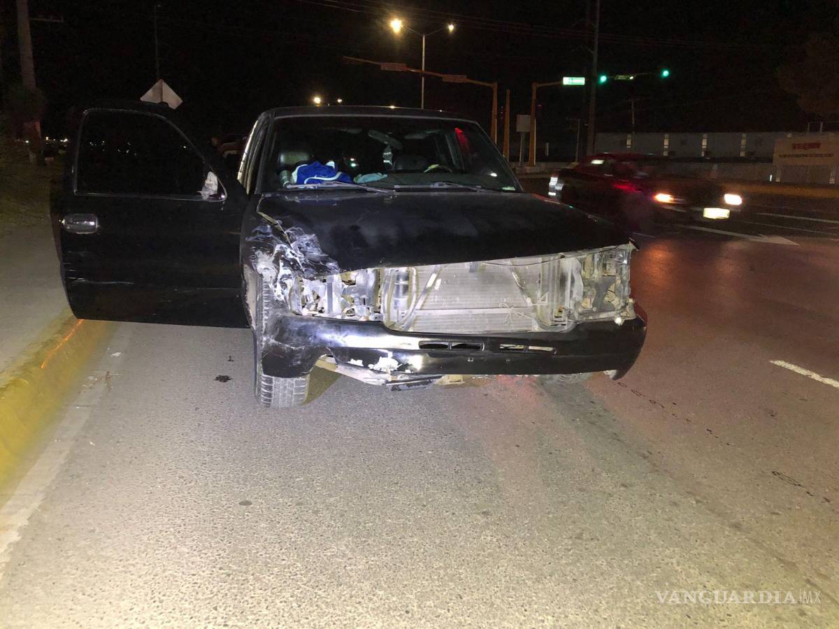 $!El auto del responsable acabó con considerables daños en el frente.