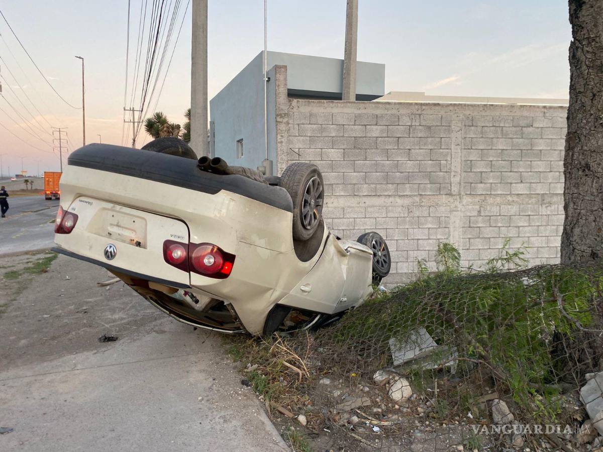 $!A pesar de lo aparatoso del accidente, no se reportaron personas lesionadas de gravedad, por lo que no fue necesaria la intervención de paramédicos en el sitio de la volcadura.