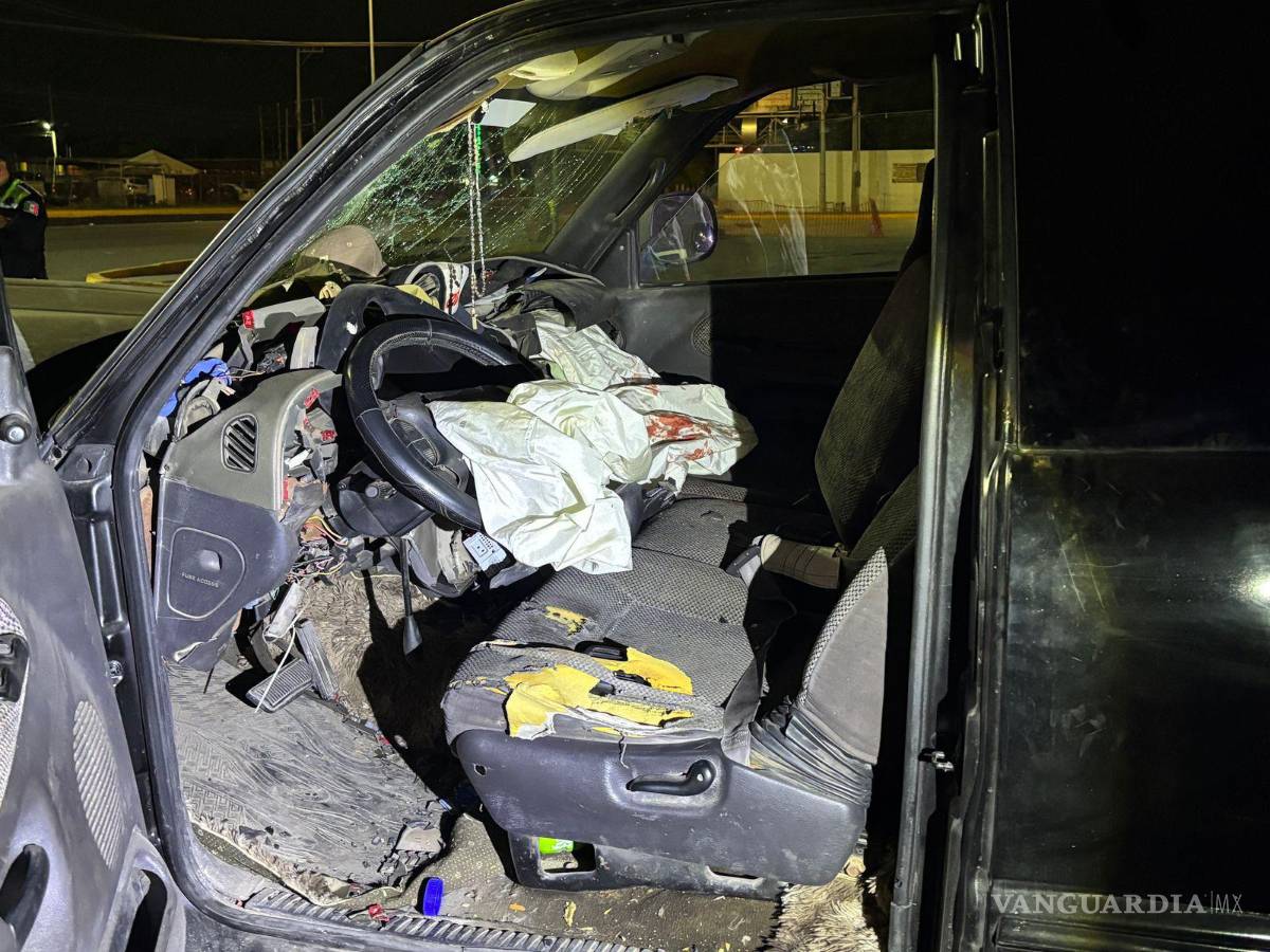 $!El conductor fue detenido por agentes viales tras asegurar que desconocía el motivo del choque.