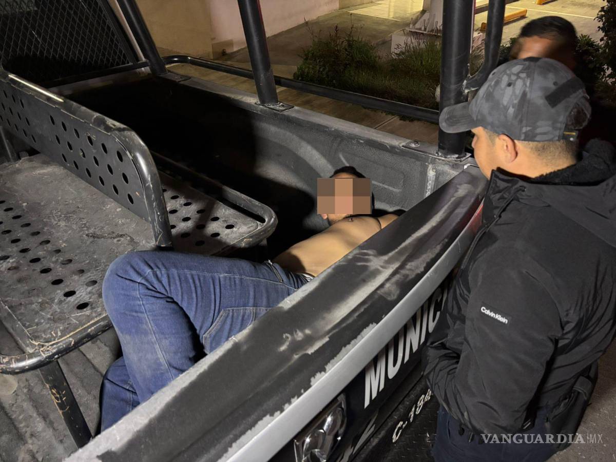 $!El hombre fue detenido y llevado a las celdas municipales mientras se resuelve su situación jurídica.