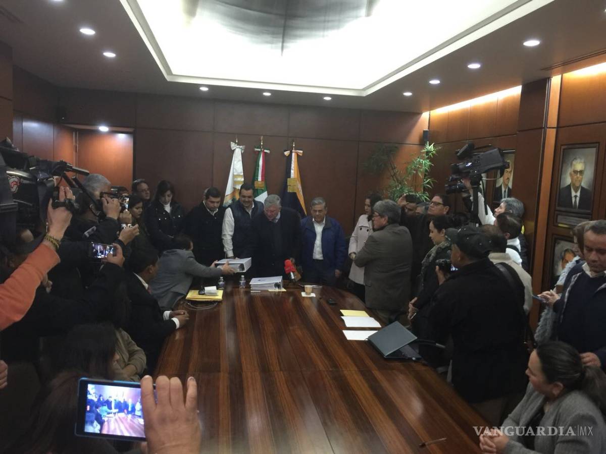 $!Se registra Salvador Hernández Vélez como candidato a rector de la UAdeC