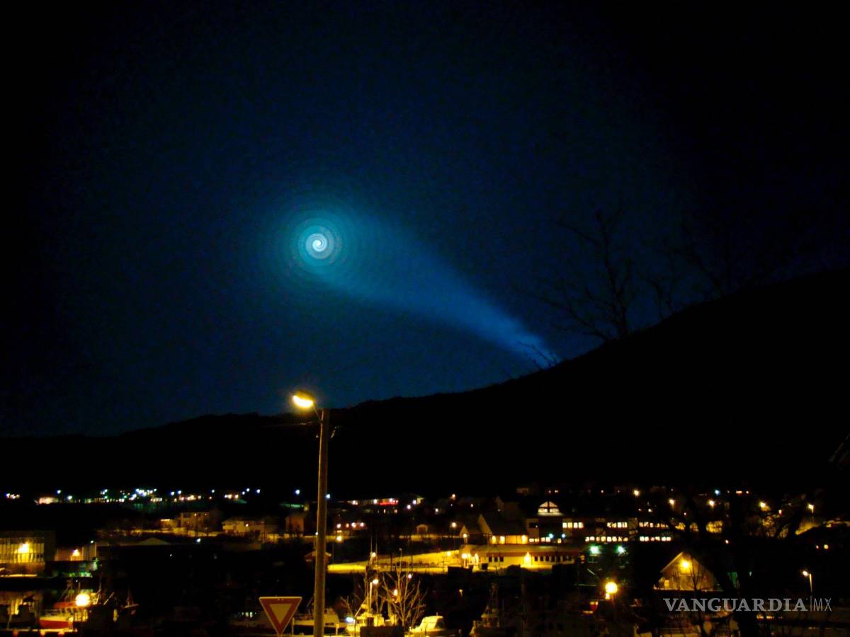 $!Un extraño efecto lumínico visto en 2009 sobre la base militar de Skjold, en el norte de Noruega.
