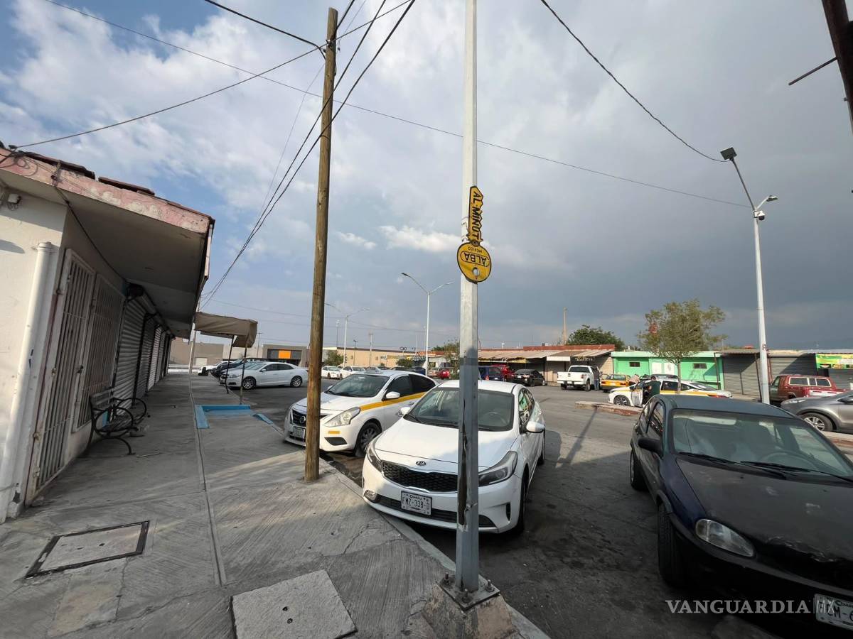 $!Locatarios señalaron que un hombre ha sido visto en distintas ocasiones acercándose a personas y manipulando vehículos estacionados en el sector.