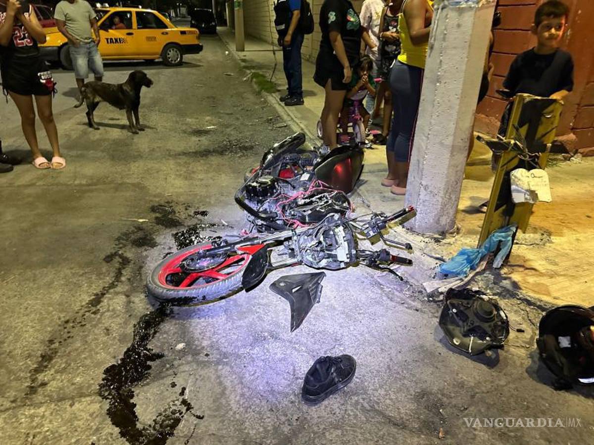 $!La moto terminó destrozada.